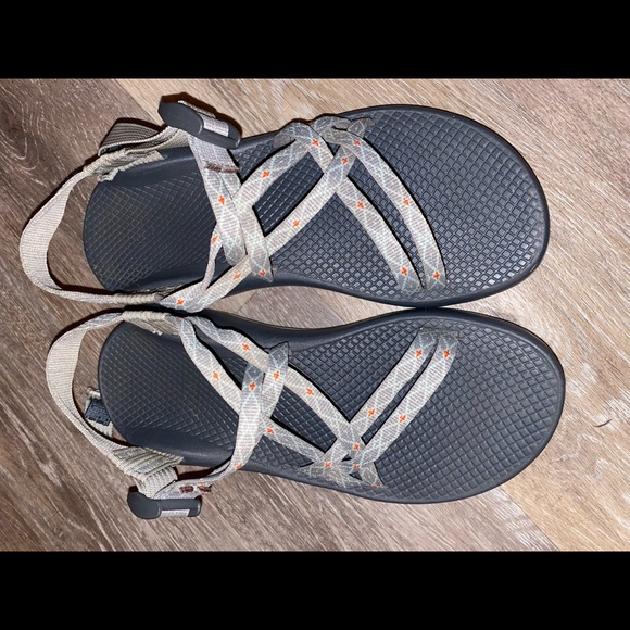 Chaco Sandals
Size Women’s 8
Great condition just purchased the wrong size! - Picture 2 of 6